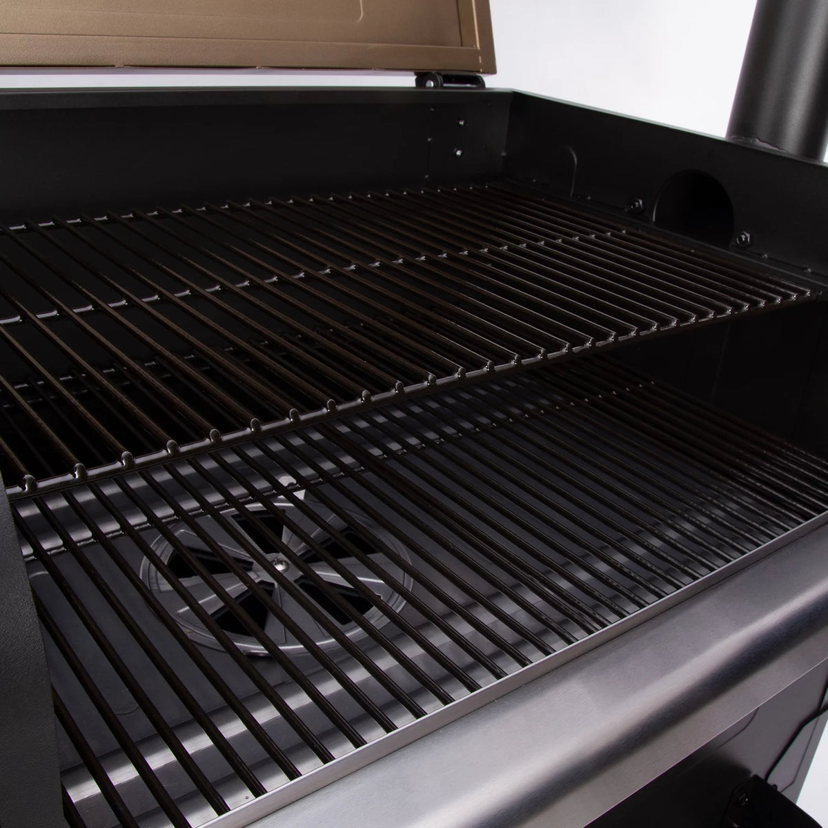573 sq. in. Grill & Smoker C8881