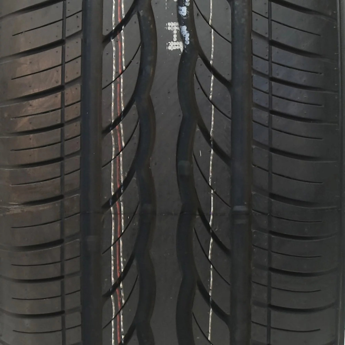 225/50R18 95V Passenger Tire S222