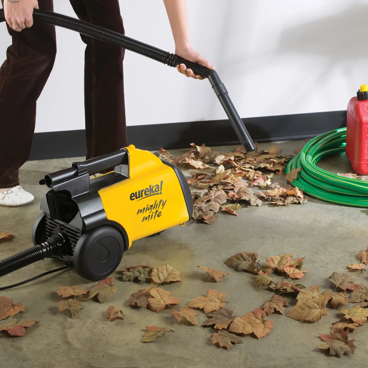 Bagged Canister Vacuum Y7767