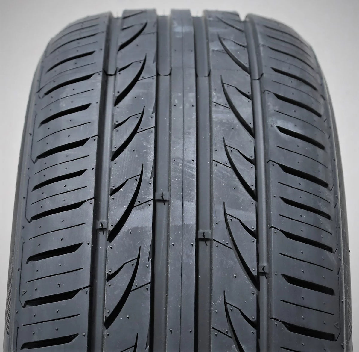 215/45ZR18 89W High Performance Tire B248273