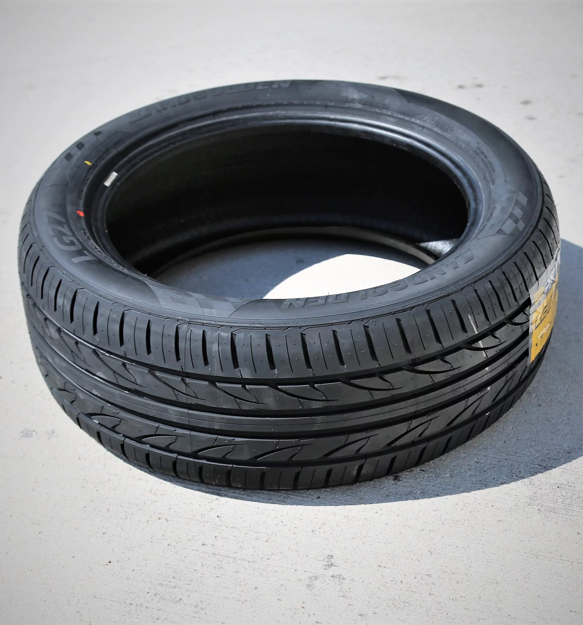 215/45ZR18 89W High Performance Tire B248273